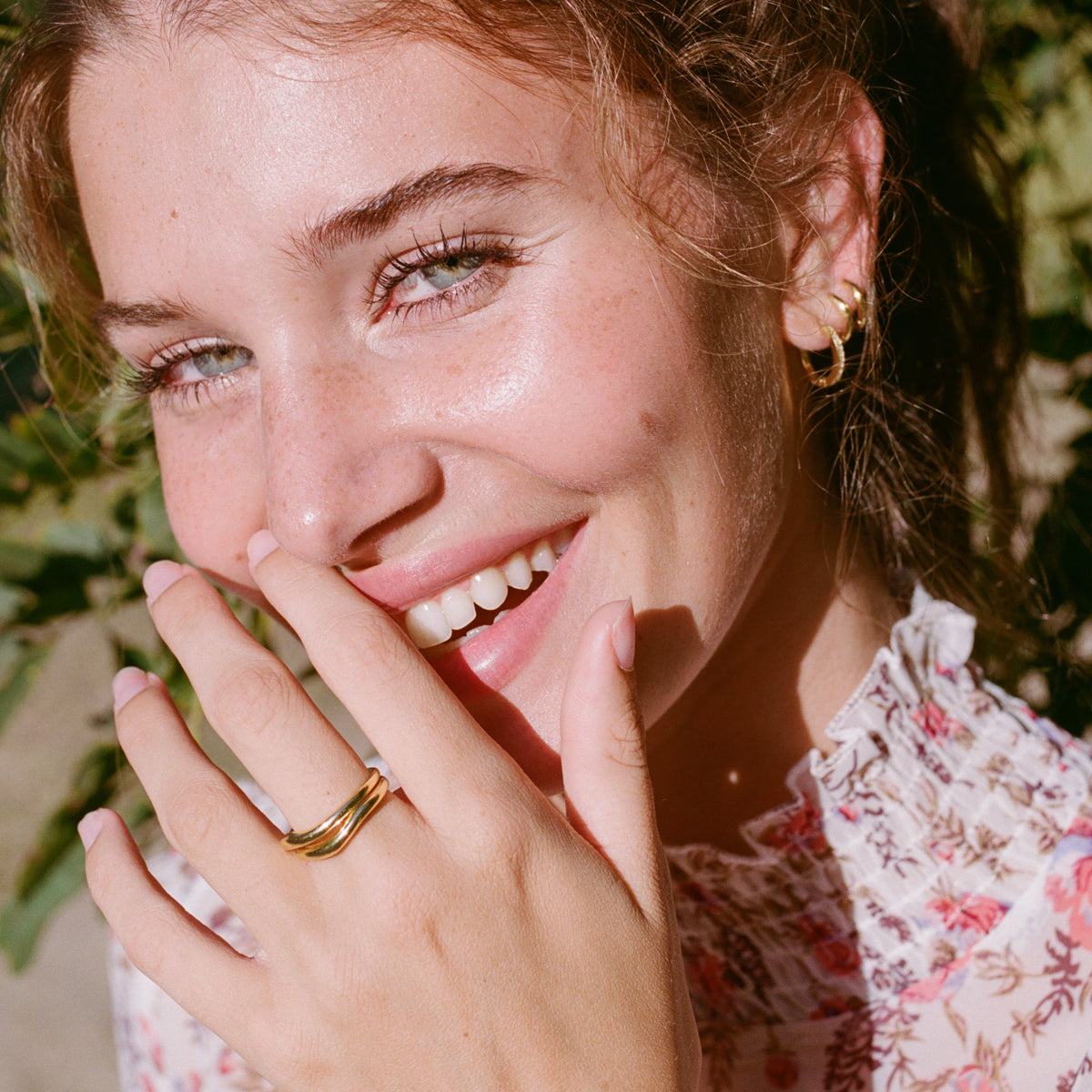 Curve Vermeil Ring | Gold Vermeil | Model Image | Uncommon James