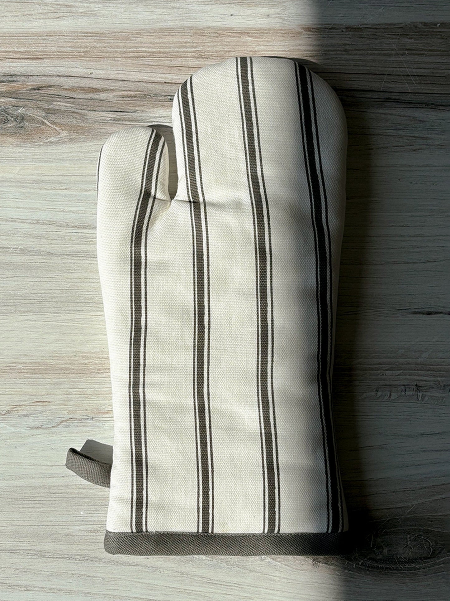 Classic Striped Oven Mitt | Lifestyle Image | Uncommon Lifestyle