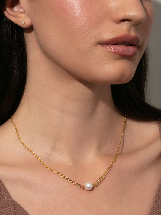 Statement Pearl Necklace | Gold | Product Image | Uncommon James