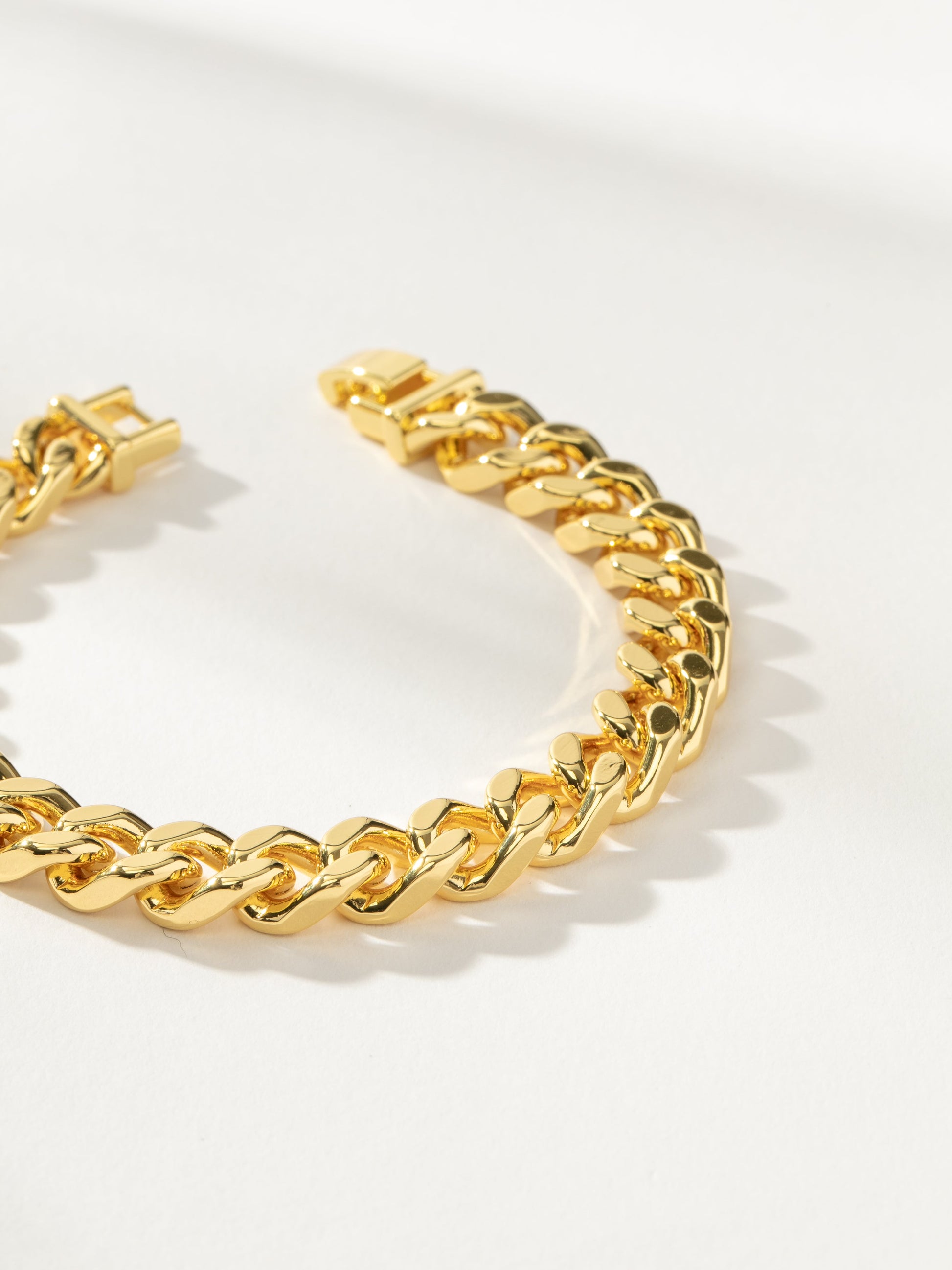First Impression Chain Bracelet | Gold | Product Detail Image | Uncommon James