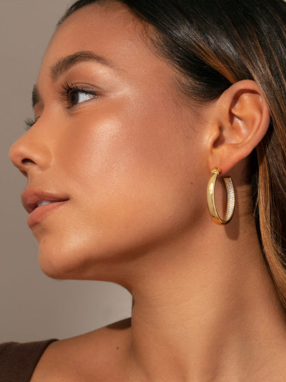 ["Closer Look Hoops ", " Gold ", " Model Image ", " Uncommon James"]