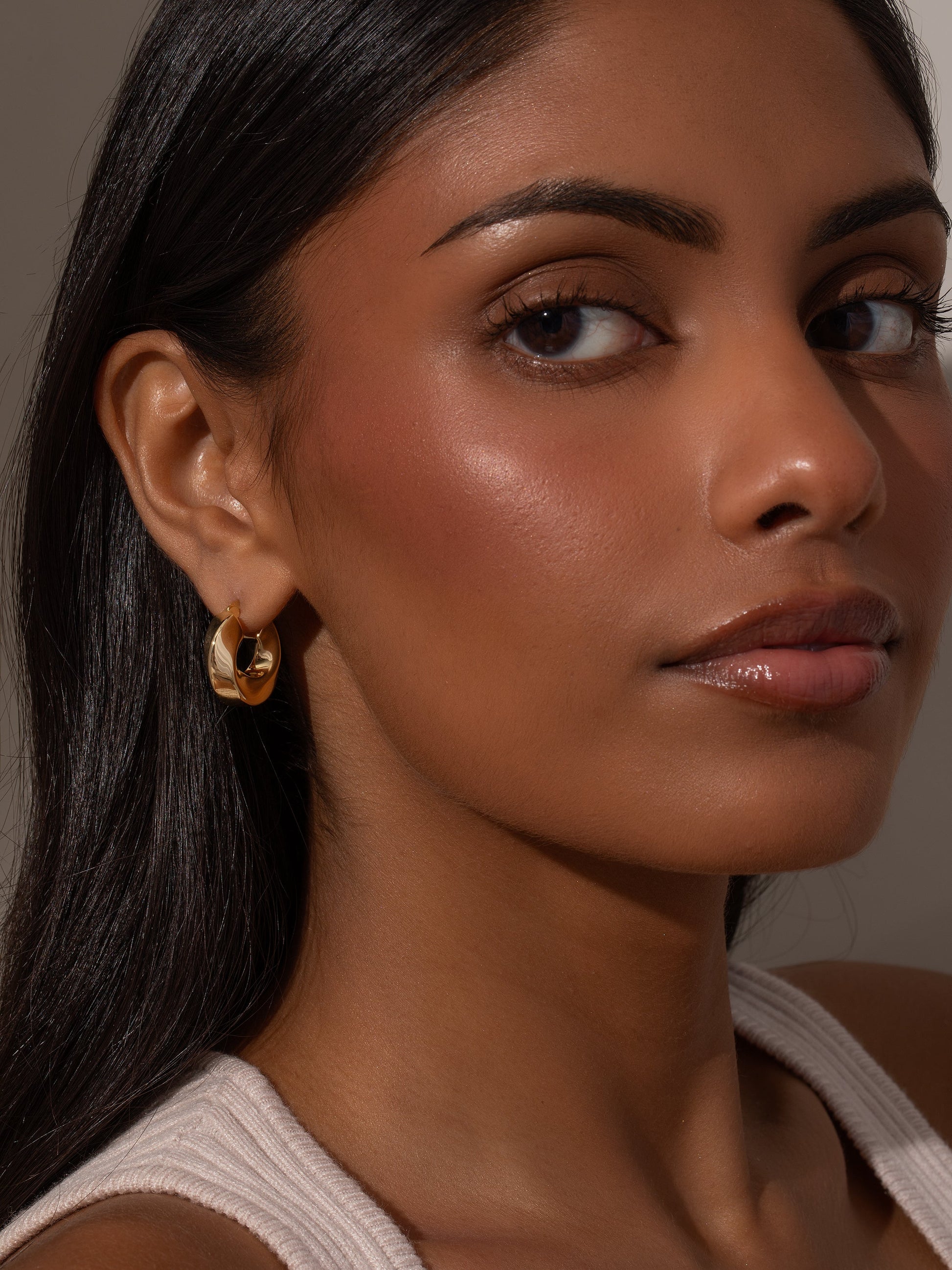 Artistic Twist Hoop Earrings | Gold | Model Image | Uncommon James