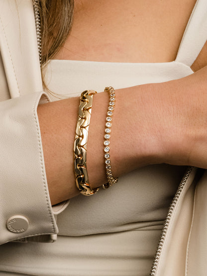 ["Eden Statement Chain Bracelet ", " Gold ", " Model Image ", " Uncommon James"]
