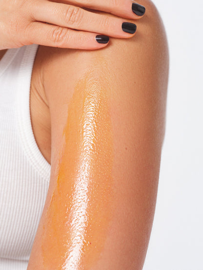 ["Body Oil ", " 100 ml // 3.38 fl oz ", " Product Image 3 ", " Uncommon Beauty"]