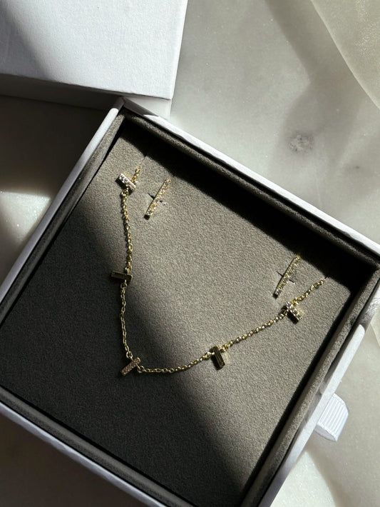 Queen Status Gold Jewelry Set | Product Image | Uncommon James